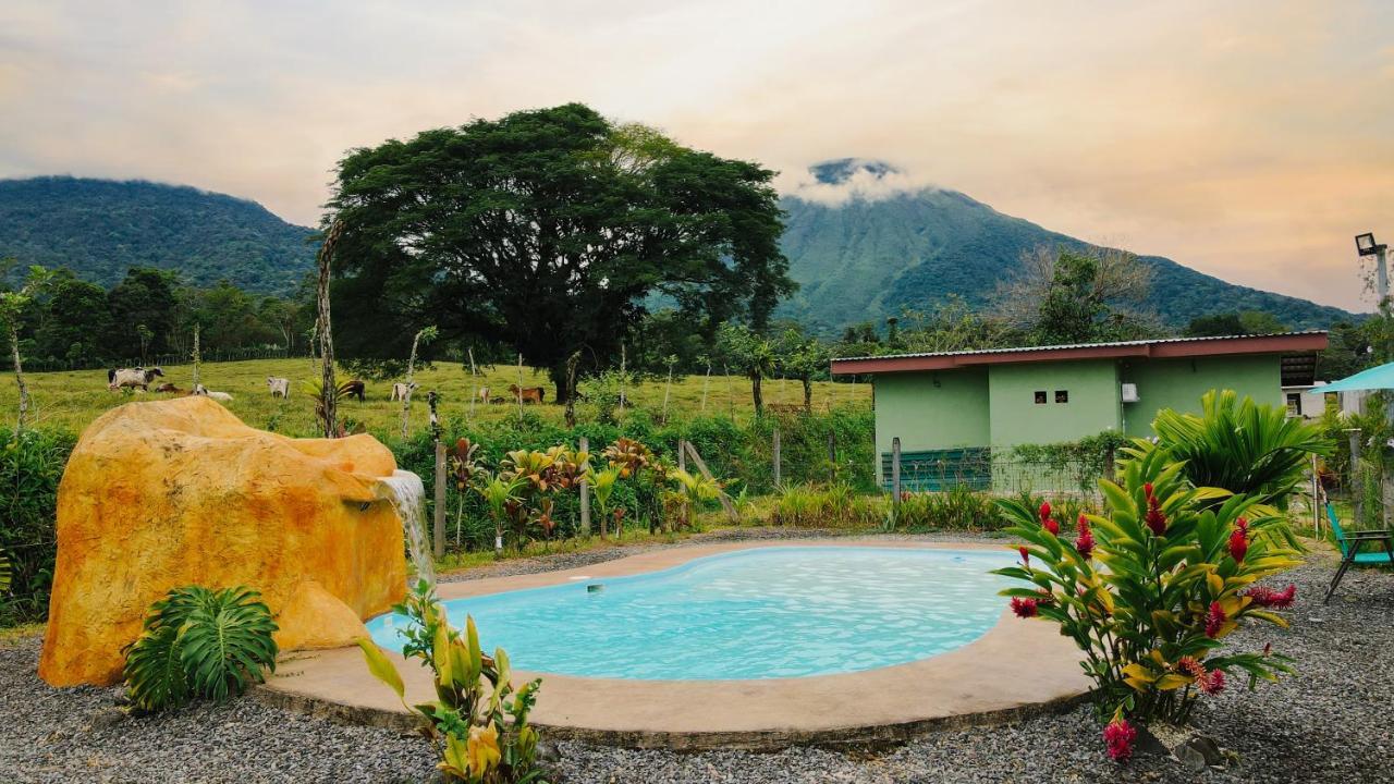 Chongos Place Hotel La Fortuna Exterior photo